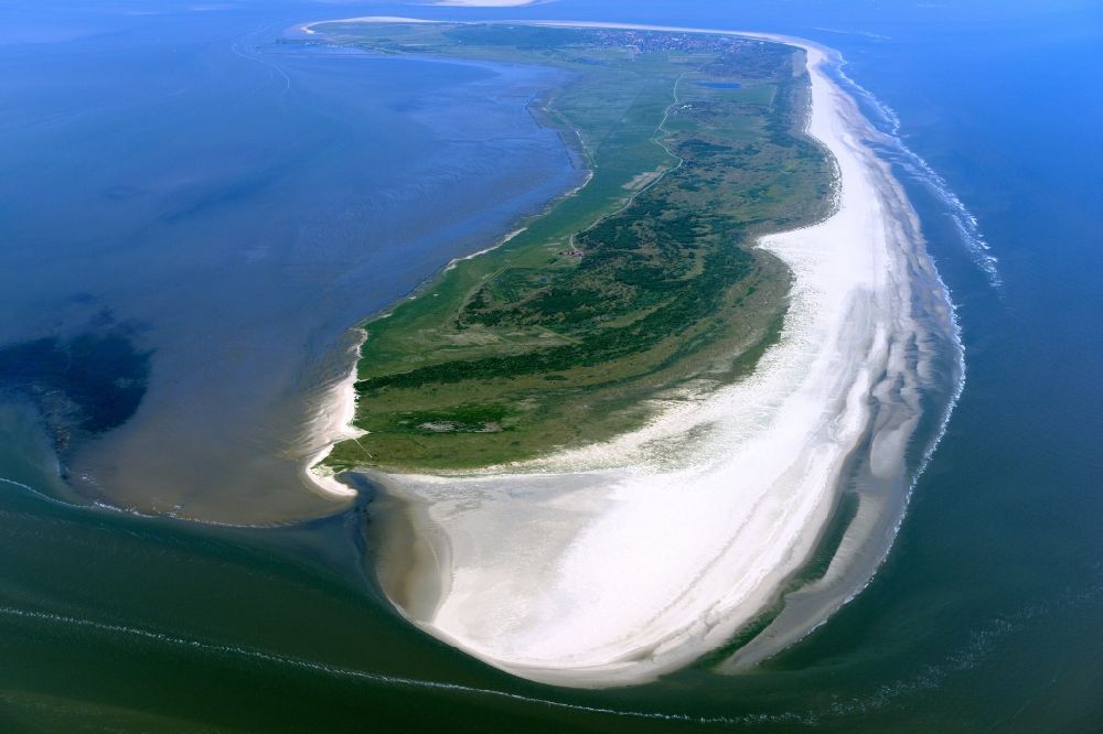 Aerial photograph Langeoog - Beach landscape on the North Sea in Langeoog in the state Lower Saxony