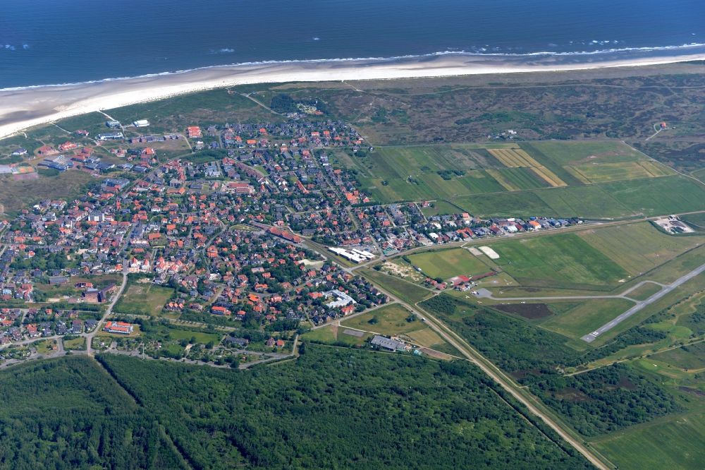 Langeoog from the bird's eye view: Beach landscape on the North Sea in Langeoog in the state Lower Saxony