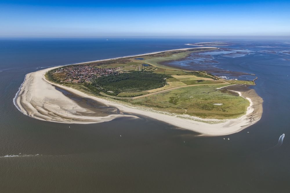 Langeoog from the bird's eye view: Beach landscape on the North Sea in Langeoog in the state Lower Saxony