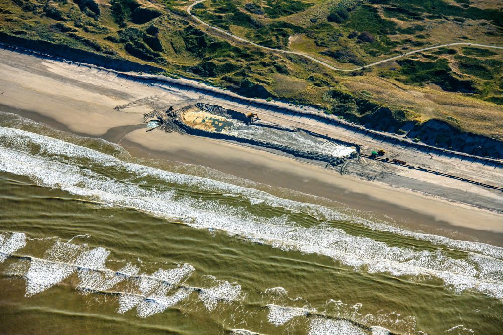 Aerial photograph Langeoog - Sandy beach rinsing Coastal protection along the coastal course of the North Sea in Langeoog on the island of Langeoog in the state Lower Saxony, Germany