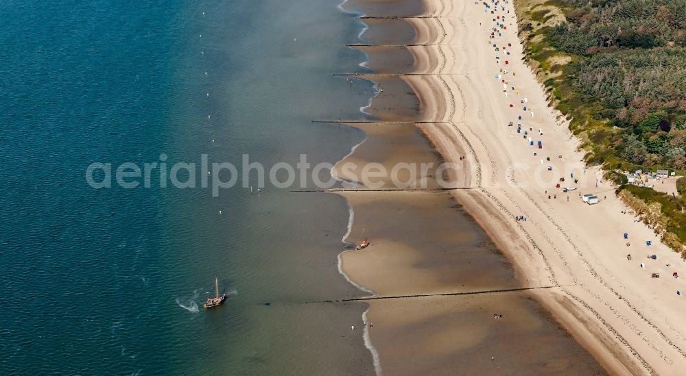 Aerial photograph Utersum - Beach landscape along the of North Sea in Utersum on island Foehr - North Frisia in the state Schleswig-Holstein, Germany