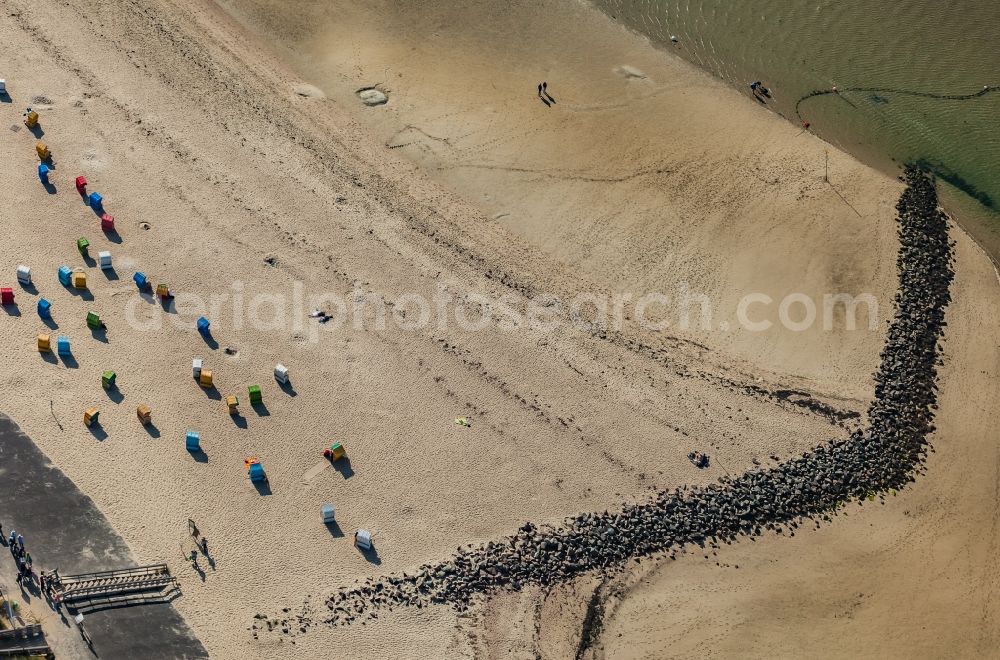 Utersum from the bird's eye view: Beach landscape along the of North Sea in Utersum on island Foehr - North Frisia in the state Schleswig-Holstein, Germany
