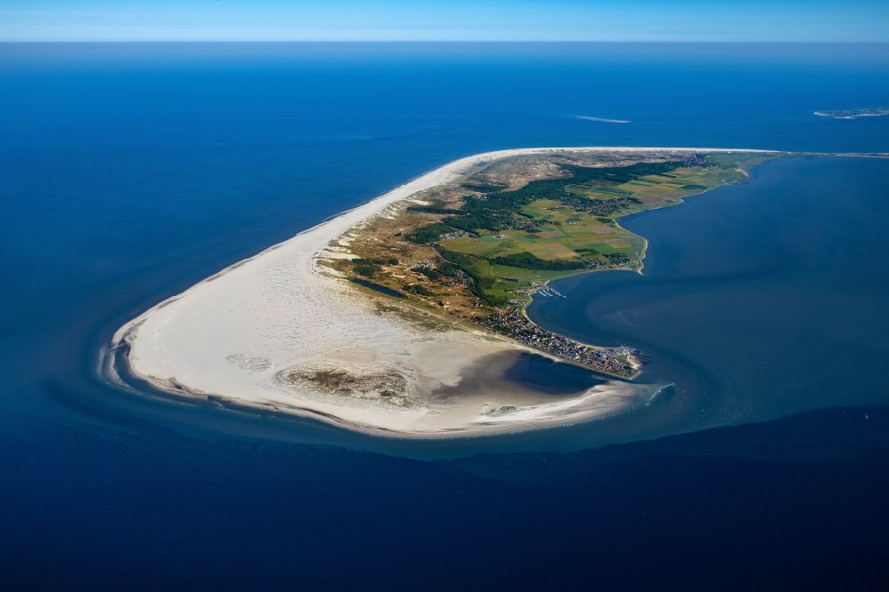 Aerial image Wittdün auf Amrum - Beach landscape on the North Sea in Wittduen auf Amrum in the state Schleswig-Holstein