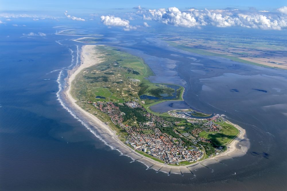 Norderney from the bird's eye view: Beach landscape on the North Sea to island Norderney in the state Lower Saxony