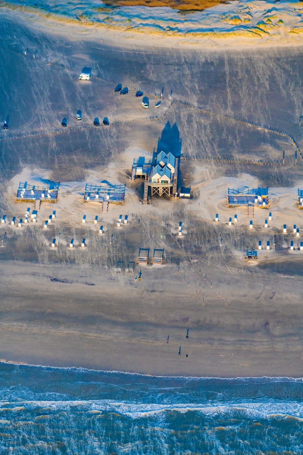 Aerial image Sankt Peter-Ording - Sandy beach landscape on the North Sea coast with restaurant in Sankt Peter-Ording in the state of Schleswig-Holstein