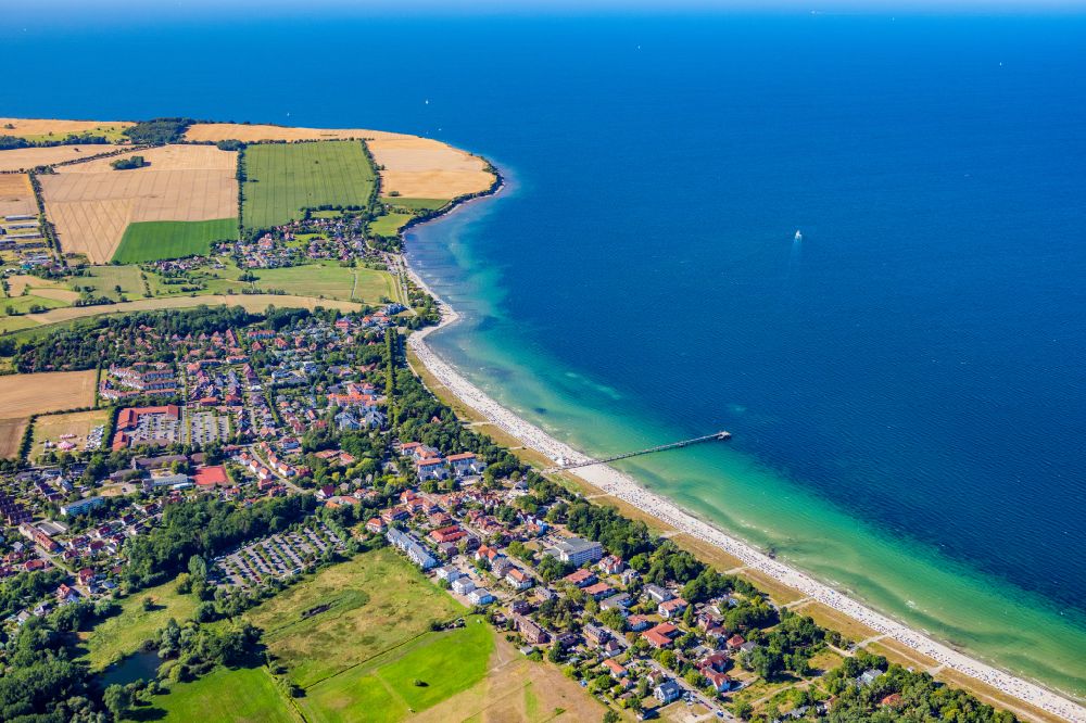 Aerial photograph Ostseebad Boltenhagen - Beach landscape along the of Baltic Sea on street Ostseeallee in Ostseebad Boltenhagen at the baltic sea coast in the state Mecklenburg - Western Pomerania, Germany