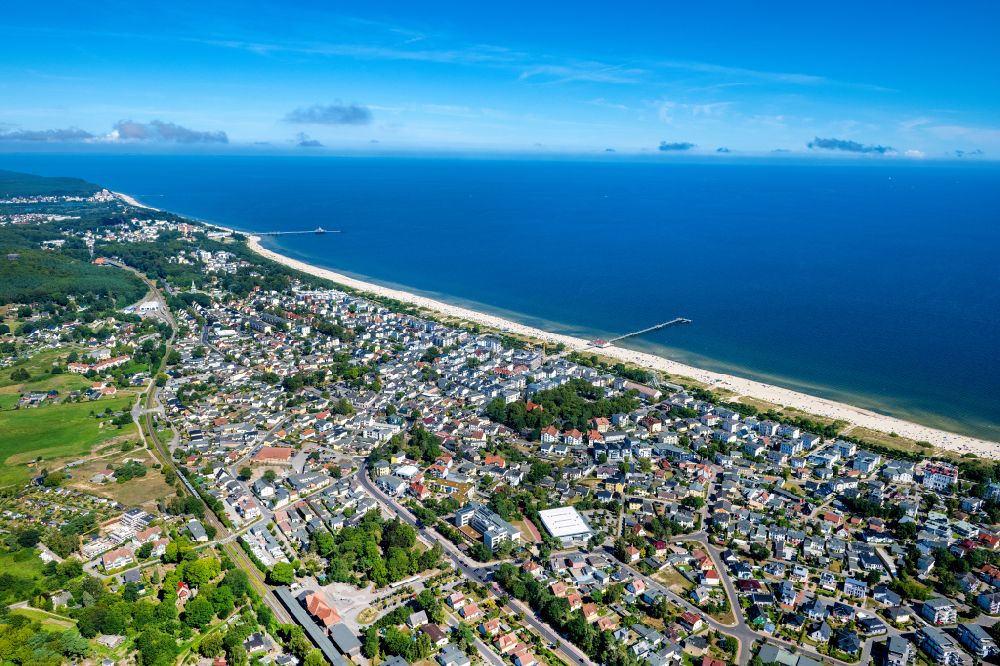Seebad Heringsdorf from the bird's eye view: Beach landscape on the Baltic Sea in Seebad Ahlbeck in the state Mecklenburg - Western Pomerania