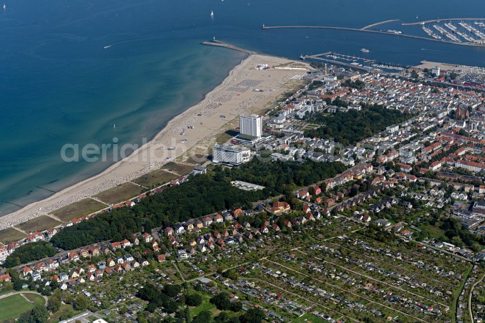 Warnemünde from the bird's eye view: Sandy beach landscape along the coast of the Baltic Sea in Warnemuende in the state Mecklenburg - Western Pomerania, Germany