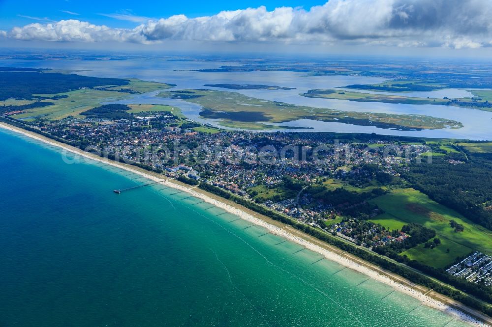 Aerial photograph Zingst - Beach landscape along the of Baltic Sea in Zingst in the state Mecklenburg - Western Pomerania, Germany