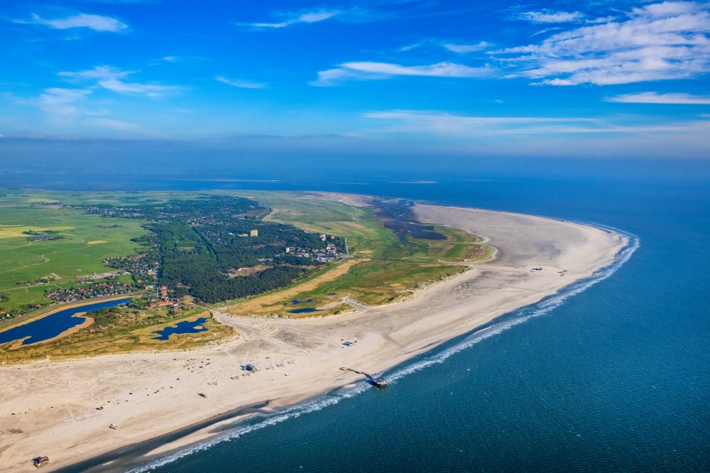 Sankt Peter-Ording from the bird's eye view: Sandy beach landscape in Sankt Peter-Ording in North Friesland in the state Schleswig-Holstein, Germany