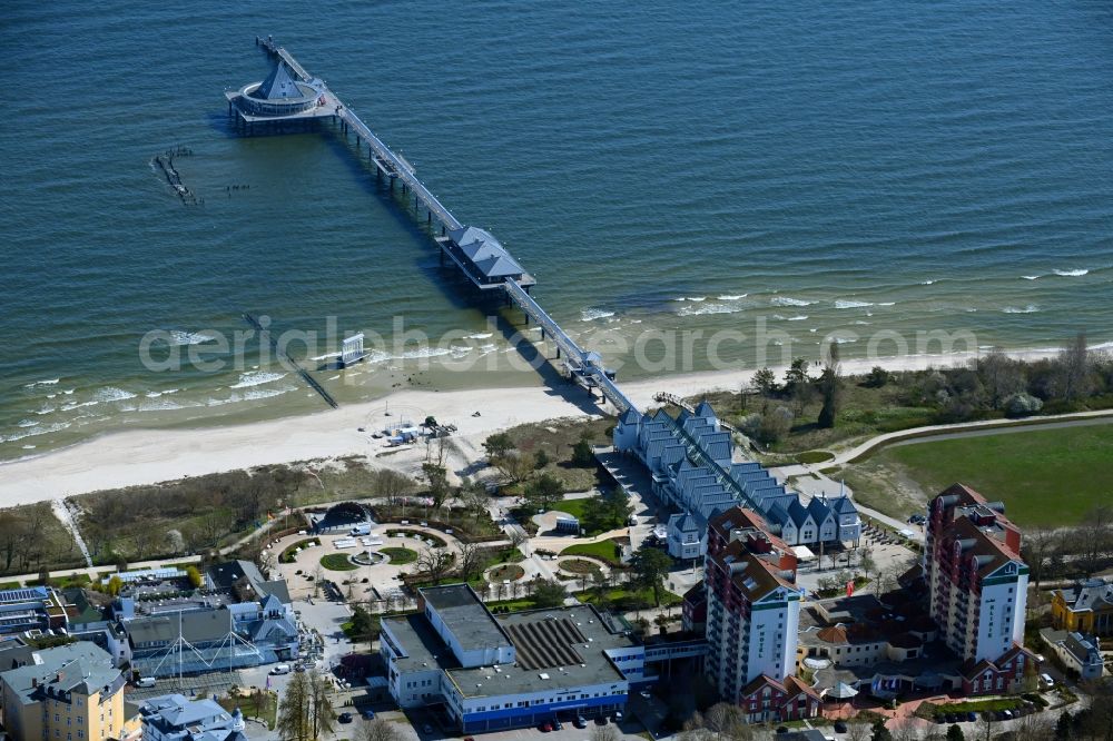 Heringsdorf from the bird's eye view: Sand and beach landscape on the pier of Seebruecke Heringsdorf in Heringsdorf in the state Mecklenburg - Western Pomerania, Germany