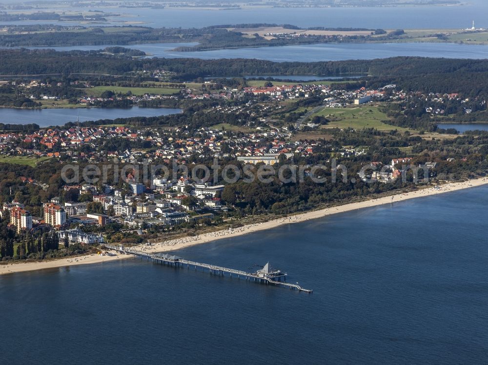 Aerial image Heringsdorf - Sand and beach scenery in the sea bridge on the island Usedom in the district seaside resort heringsdorf in heringsdorf in the federal state Mecklenburg-West Pomerania