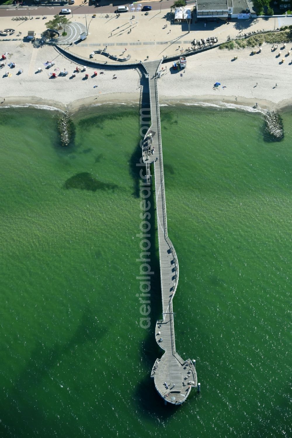 Aerial photograph Timmendorfer Strand - Sand and beach scenery on the Baltic Sea in the sea bridge Niendorf on the Timmendorfer beach in the federal state Schleswig - Holstein, Germany