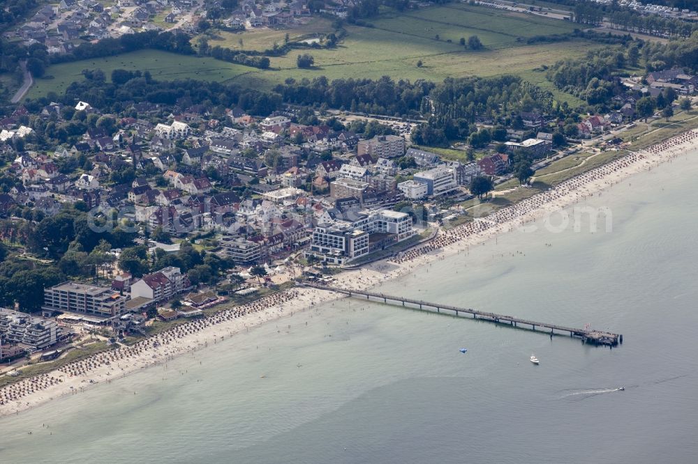 Aerial image Scharbeutz - Sandy beach scenery in the sea bridge in the district of Scharbeutz in Scharbeutz in the federal state Schleswig-Holstein