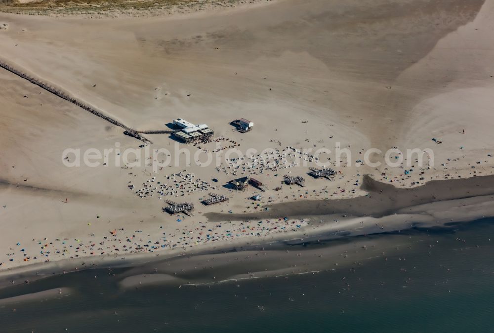 Sankt Peter-Ording from the bird's eye view: Sandy beach landscape at the pier and beach restaurant in the district of Sankt Peter-Bad in Sankt Peter-Ording in the state Schleswig-Holstein, Germany