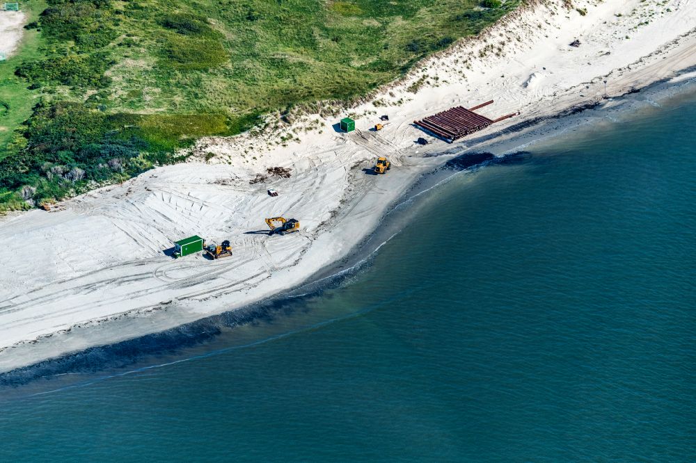 Aerial image Spiekeroog - Sandy beach landscape Flushing pipes for sand nourishment on the beach of Spiekeroog in the state Lower Saxony, Germany