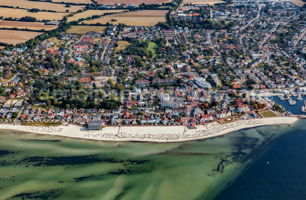 Laboe from the bird's eye view: Beach landscape along the on Strandstrasse in Laboe on the Kiel Fjord in the state Schleswig-Holstein, Germany