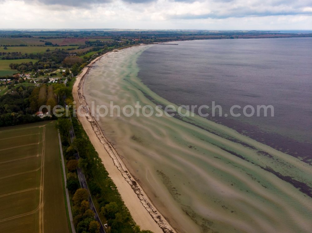 Aerial photograph Hohenkirchen - Beach landscape along the of Baltic Sea in Hohenkirchen in the state Mecklenburg - Western Pomerania, Germany