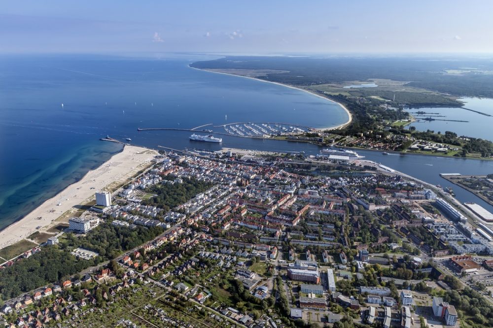Aerial photograph Rostock - Sandy beach and village view of the Baltic Sea Warnemuende in Rostock in the state Mecklenburg-Vorpommern, Germany