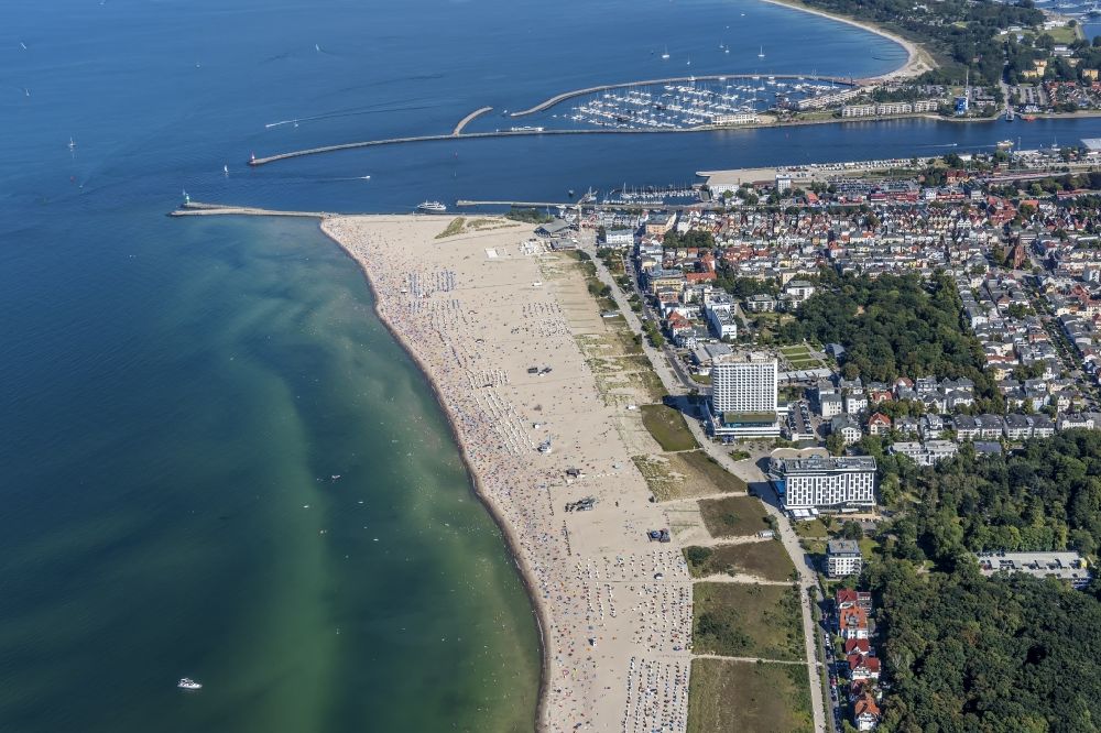 Aerial photograph Rostock - Sandy beach and village view of the Baltic Sea Warnemuende in Rostock in the state Mecklenburg-Vorpommern, Germany