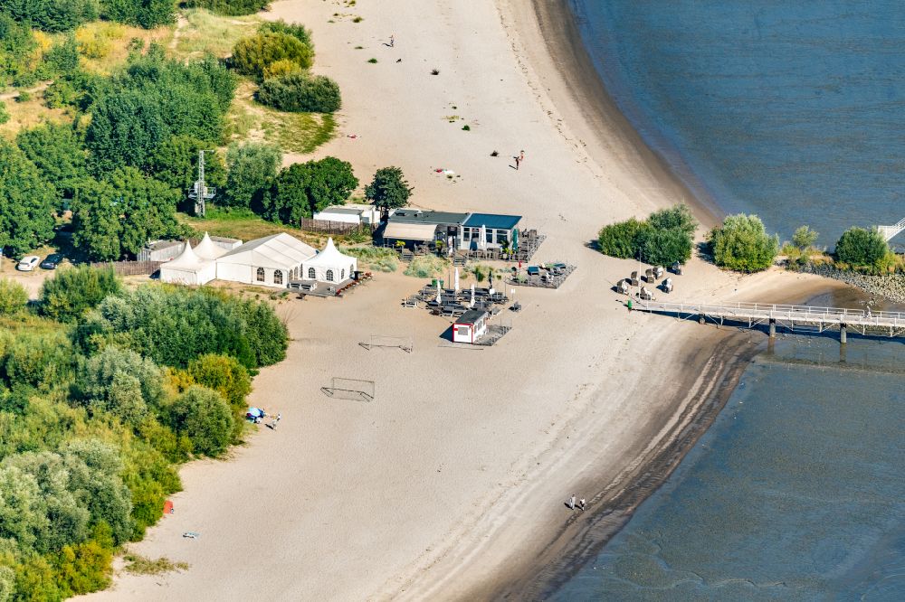 Drochtersen from above - Sandy beach landscape along the banks of the river with Anleger auf Krautsond in Drochtersen in the state Lower Saxony, Germany
