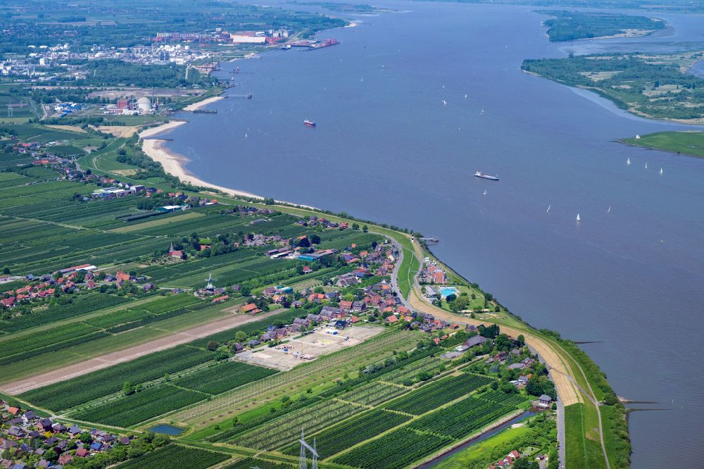 Aerial photograph Hollern-Twielenfleth - Sandy beach landscape along the banks of the river of the River Elbe in Hollern-Twielenfleth in the state Lower Saxony, Germany