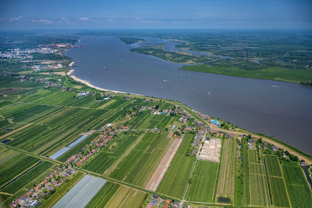 Hollern-Twielenfleth from above - Sandy beach landscape along the banks of the river of the River Elbe in Hollern-Twielenfleth in the state Lower Saxony, Germany