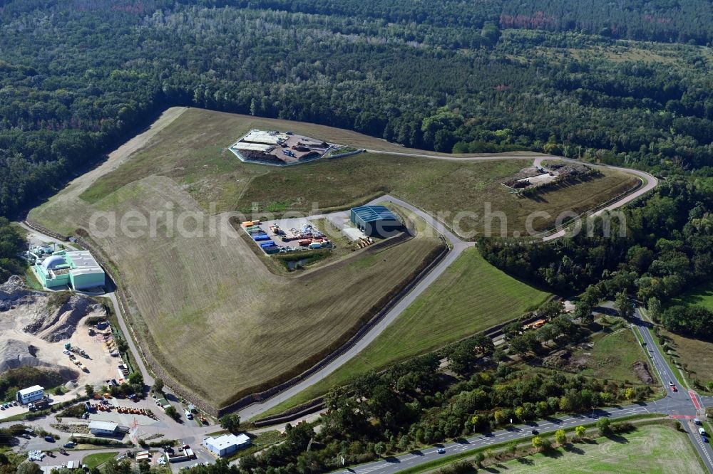 Aerial photograph Dessau - Renovation, sealing and restoration work on the site of the refurbished landfill on Kochstedter Kreisstrasse in the district Kochstedt in Dessau in the state Saxony-Anhalt, Germany