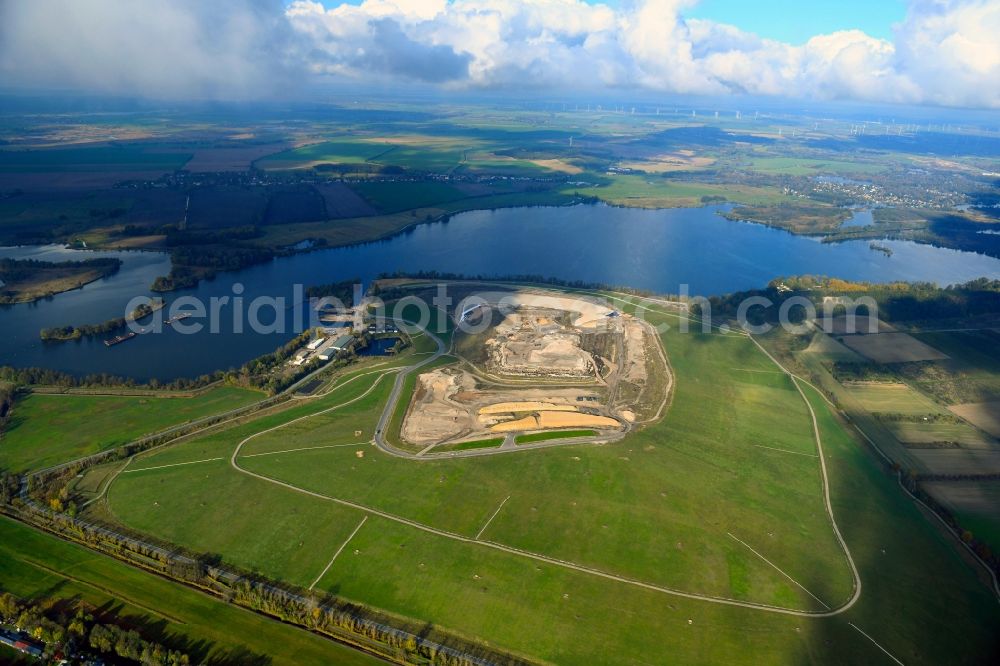 Aerial photograph Groß Kreutz (Havel) - Renovation, sealing and restoration work on the site of the refurbished landfill in the district Deetz in Gross Kreutz (Havel) in the state Brandenburg, Germany