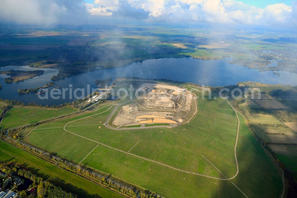 Groß Kreutz (Havel) from above - Renovation, sealing and restoration work on the site of the refurbished landfill in the district Deetz in Gross Kreutz (Havel) in the state Brandenburg, Germany