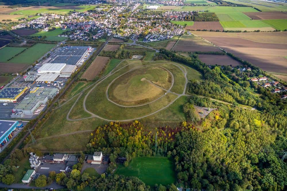 Aerial image Dortmund - Renovation, sealing and restoration work on the site of the refurbished landfill in the district Kolonie Neuasseln in Dortmund in the state North Rhine-Westphalia, Germany