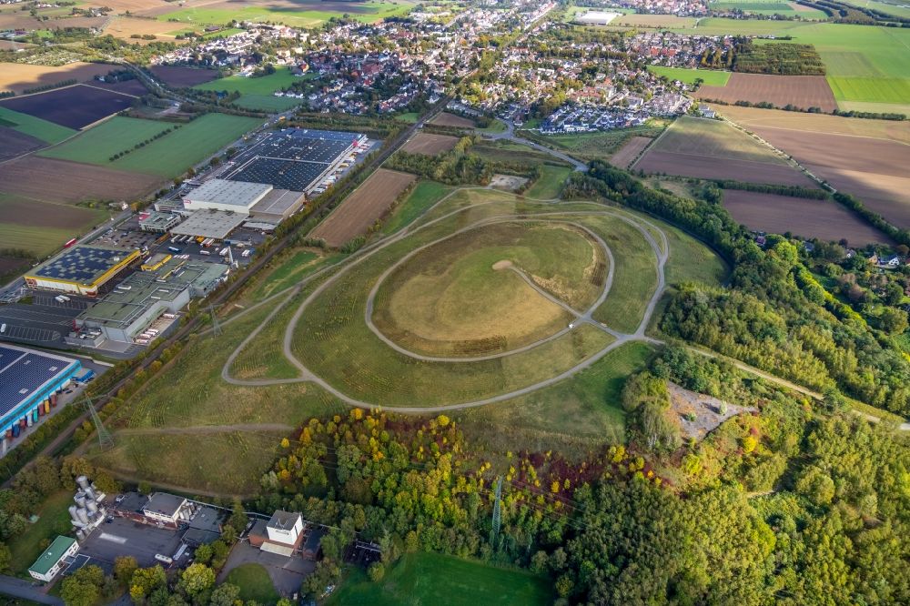 Aerial photograph Dortmund - Renovation, sealing and restoration work on the site of the refurbished landfill in the district Kolonie Neuasseln in Dortmund in the state North Rhine-Westphalia, Germany