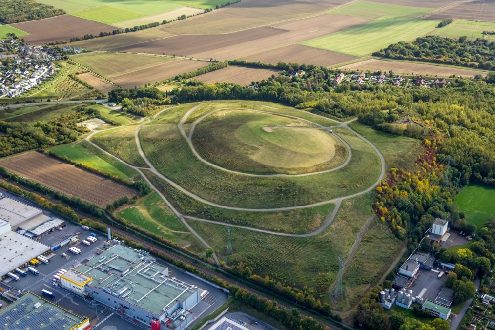 Aerial photograph Dortmund - Renovation, sealing and restoration work on the site of the refurbished landfill in the district Kolonie Neuasseln in Dortmund in the state North Rhine-Westphalia, Germany