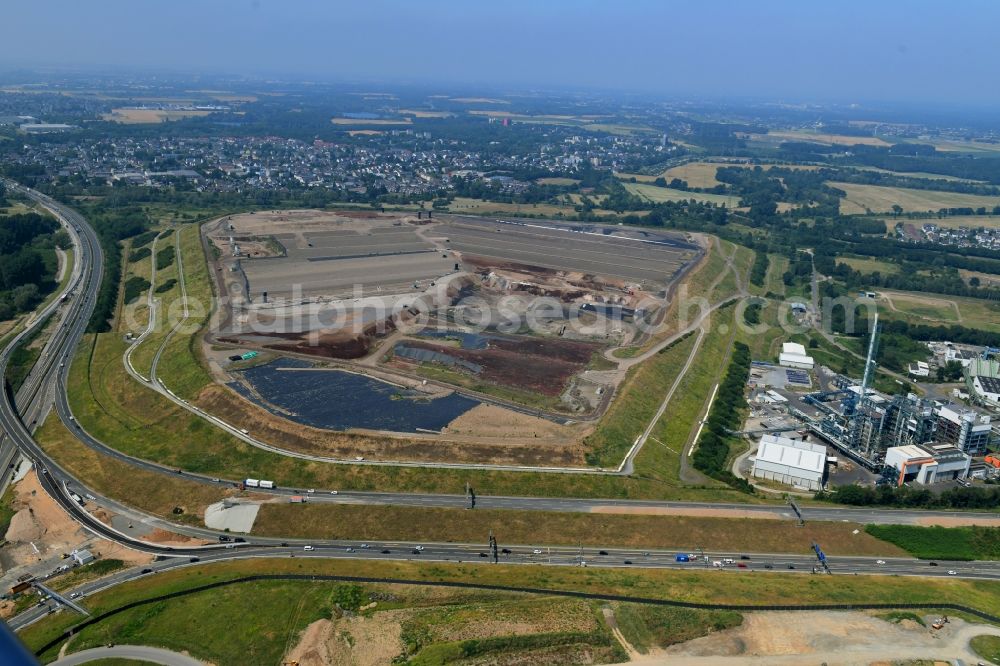 Aerial photograph Leverkusen - Renovation, sealing and restoration work on the site of the refurbished landfill in the district Wiesdorf in Leverkusen in the state North Rhine-Westphalia, Germany