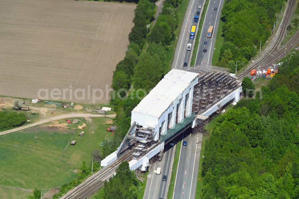 Aerial image Lübeck - Construction site for the renovation and repair of the railway bridge structure for routing the railway tracks on the federal road B75 near Kuecknitz - Dummersdorf in Luebeck in the state Schleswig-Holstein, Germany