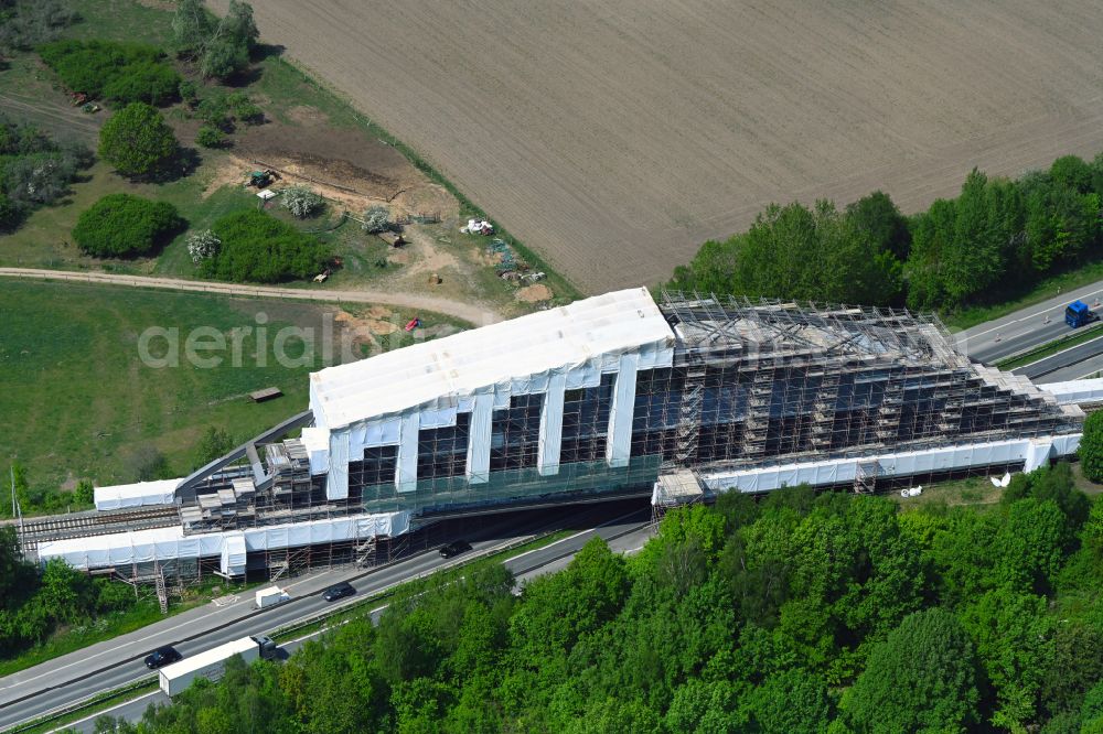 Aerial photograph Lübeck - Construction site for the renovation and repair of the railway bridge structure for routing the railway tracks on the federal road B75 near Kuecknitz - Dummersdorf in Luebeck in the state Schleswig-Holstein, Germany