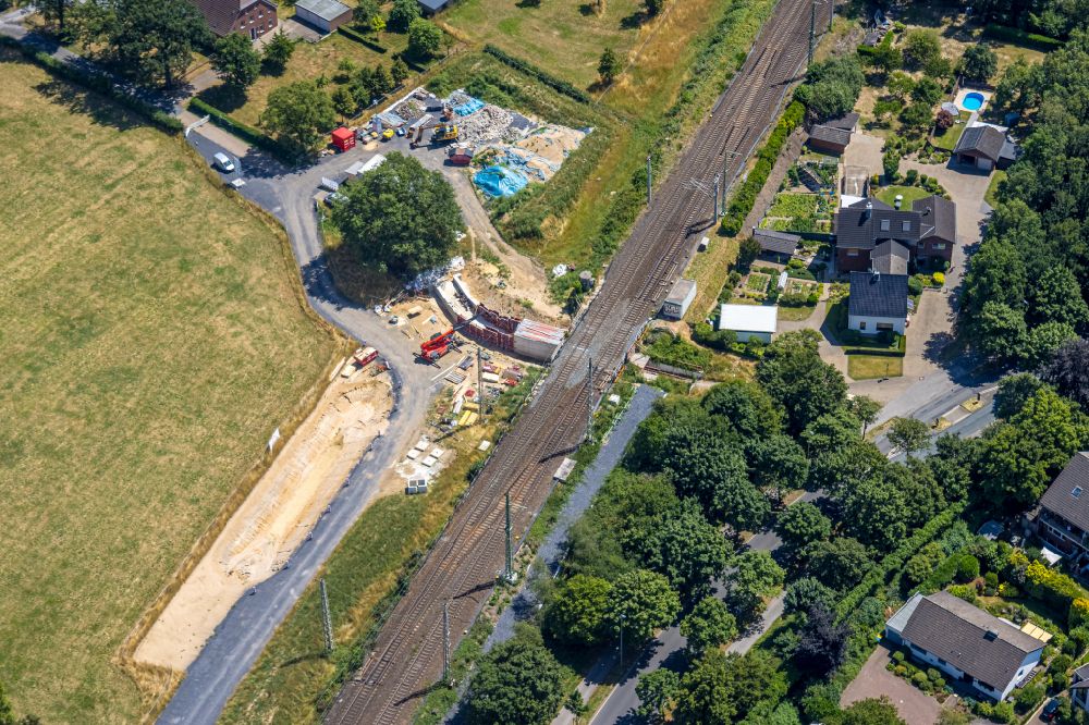Aerial image Voerde (Niederrhein) - Construction site for the renovation and assembly of the railway bridge structure for the routing of the railway tracks on Steinstrasse in Voerde (Lower Rhine) in the Ruhr area in the state of North Rhine-Westphalia, Germany
