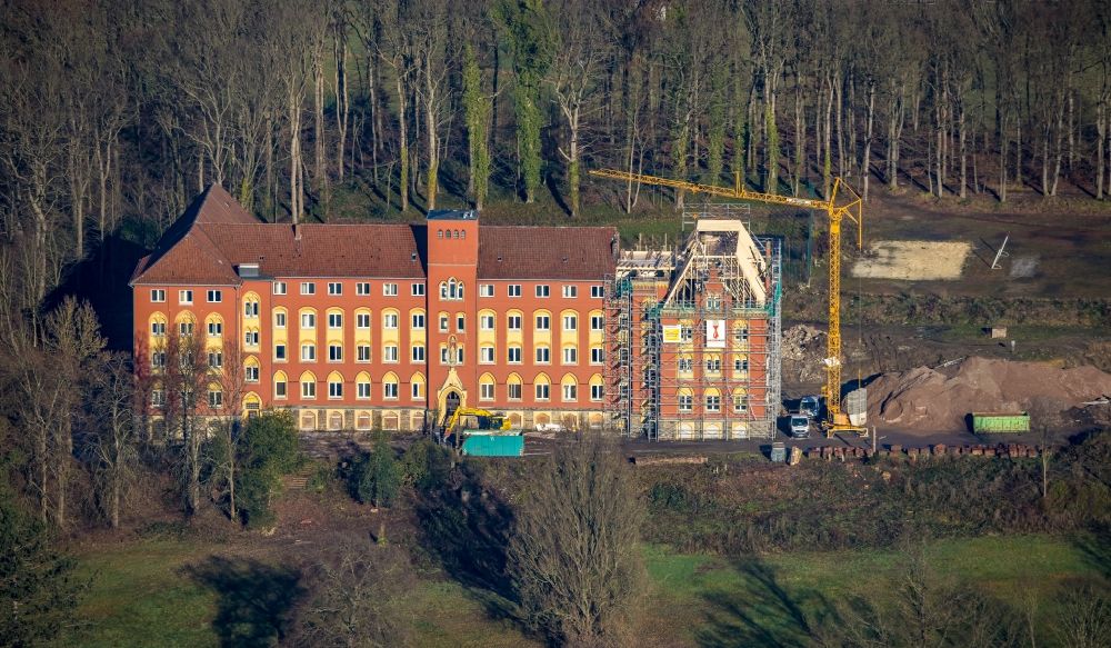 Aerial photograph Arnsberg - Roof truss renovation and restoration of the building of the former senior citizens' home Klosterberg in the district Oeventrop in Arnsberg in the Ruhr area in the state North Rhine-Westphalia, Germany