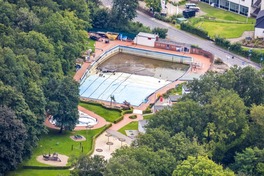Aerial image Fröndenberg/Ruhr - Construction site for the renovation of the swimming pool of the outdoor pool Freibad Loehnbad after flooding on Suembergstrasse in Froendenberg/Ruhr in the state North Rhine-Westphalia, Germany