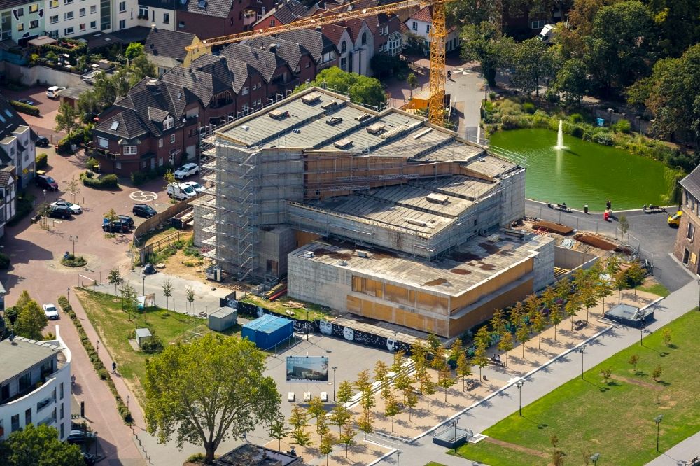 Dinslaken from above - Building of the cinema - movie theater of Kathrin-Tuerks-Halle Am Platz D'Agen in Dinslaken in the state North Rhine-Westphalia, Germany