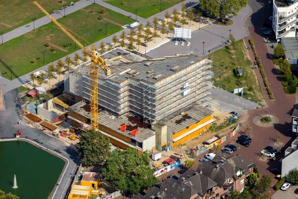 Aerial photograph Dinslaken - Building of the cinema - movie theater of Kathrin-Tuerks-Halle Am Platz D'Agen in Dinslaken in the state North Rhine-Westphalia, Germany