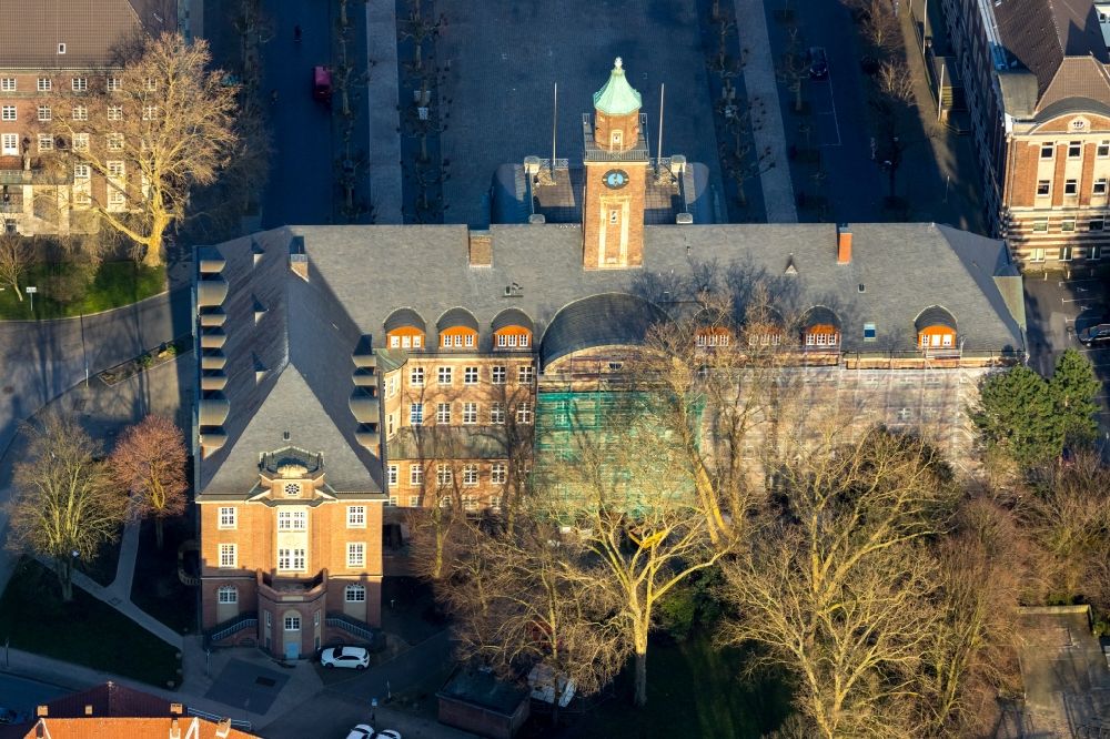 Aerial photograph Herne - Renovation of the listed facade on the building of the town hall of the city administration in Herne in the federal state of North Rhine-Westphalia, Germany