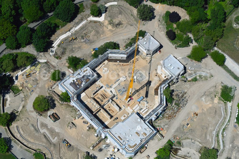 Berlin from the bird's eye view: Construction site for reconstruction and modernization and renovation of a building Pachyderm house in the zoo on street Am Tierpark in the district Friedrichsfelde in Berlin, Germany