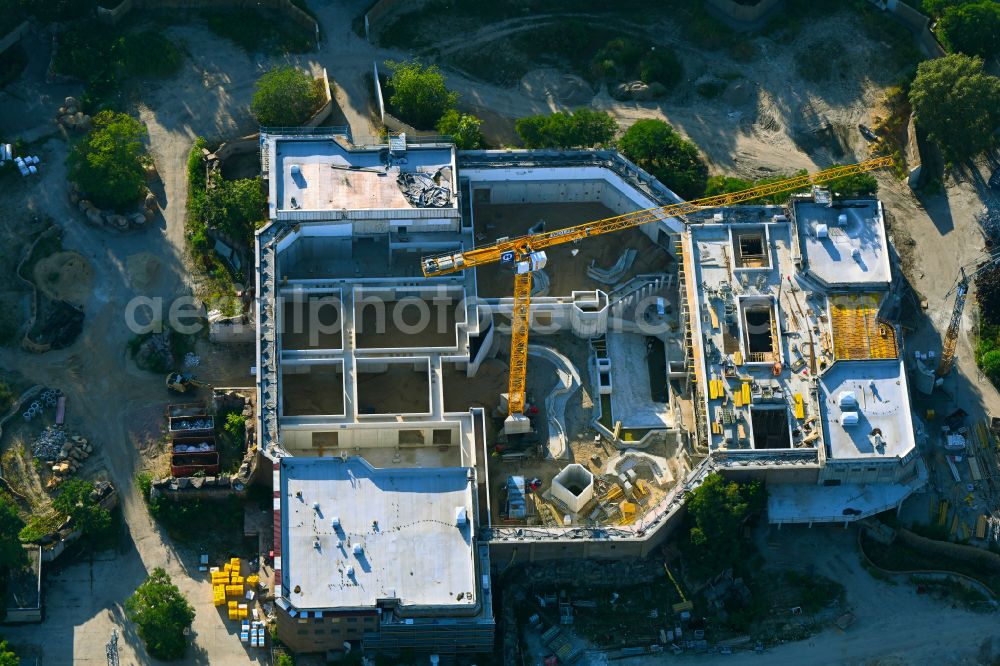 Berlin from the bird's eye view: Construction site for reconstruction and modernization and renovation of a building Pachyderm house in the zoo on street Am Tierpark in the district Friedrichsfelde in Berlin, Germany