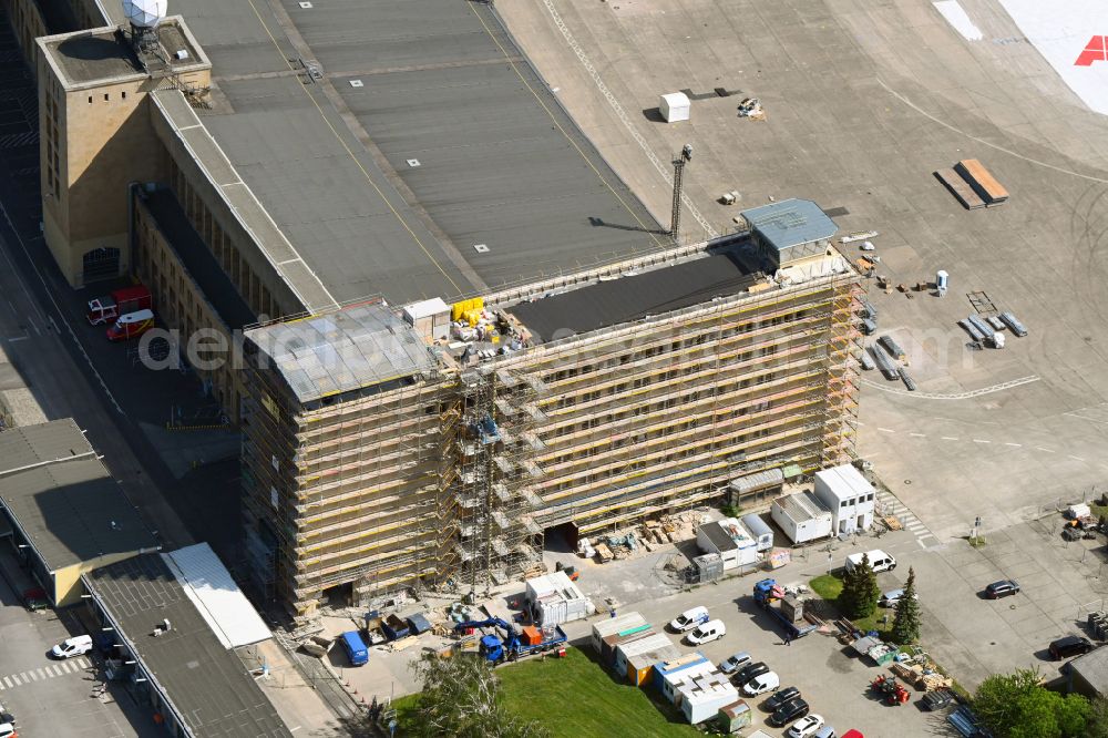 Aerial photograph Berlin - Construction site for reconstruction and modernization and renovation of a building of Baudenkmales Flughafen Tempelhof in the district Tempelhof in Berlin, Germany