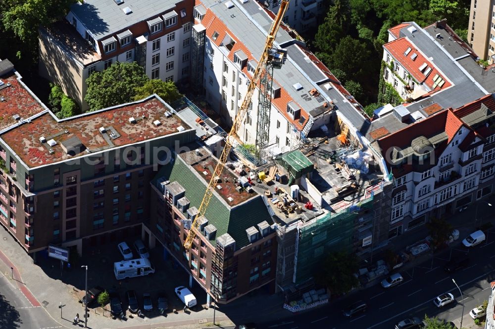 Berlin from the bird's eye view: Construction site for reconstruction and modernization and renovation of a building with the construction of a new roof on Schlossstrasse in the district Steglitz in Berlin, Germany