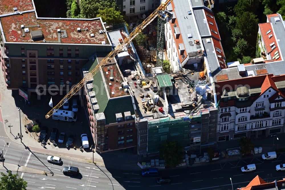 Aerial photograph Berlin - Construction site for reconstruction and modernization and renovation of a building with the construction of a new roof on Schlossstrasse in the district Steglitz in Berlin, Germany