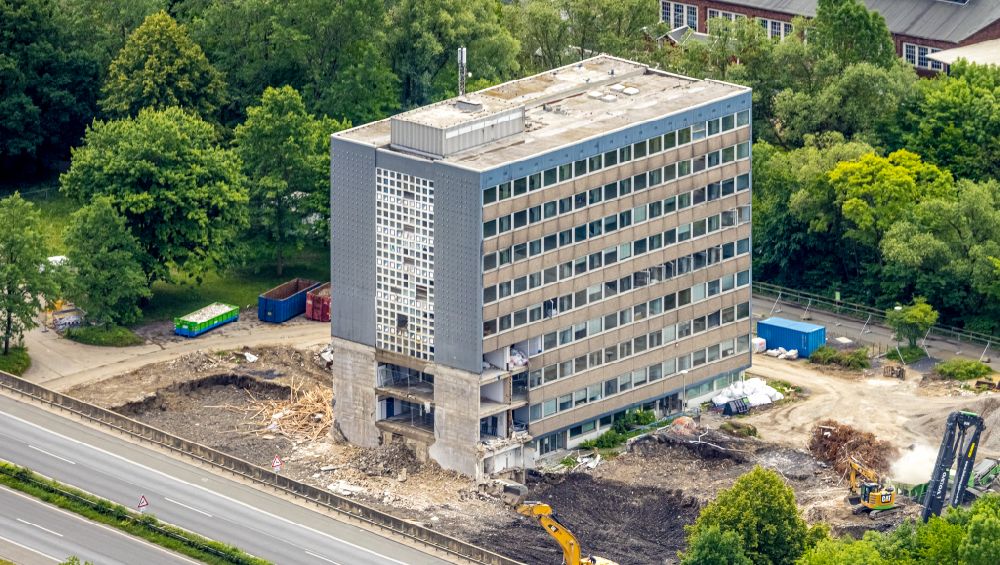 Aerial photograph Arnsberg - Conversion, modernization and renovation work on the high-rise building of the town hall of the city administration on place Rathausplatz in Arnsberg at Sauerland in the state North Rhine-Westphalia, Germany