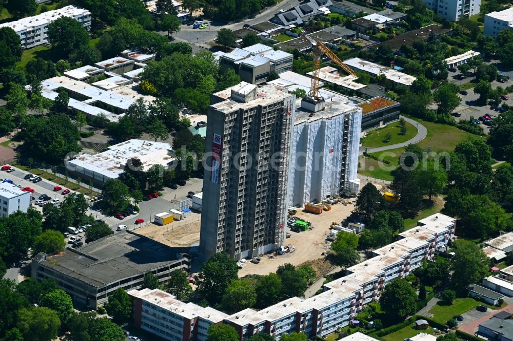 Wolfsburg from the bird's eye view: Construction site for the renovation and modernization of the high-rise buildings Don Camillo & Peppone in the residential area on Theodor-Heuss-Strasse in the district Detmerode in Wolfsburg in the state Lower Saxony, Germany