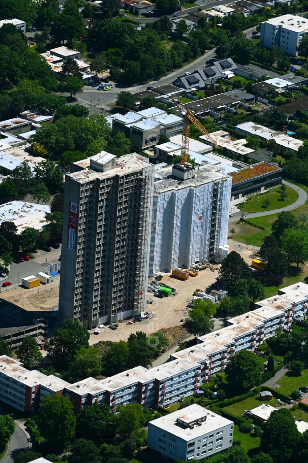 Aerial image Wolfsburg - Construction site for the renovation and modernization of the high-rise buildings Don Camillo & Peppone in the residential area on Theodor-Heuss-Strasse in the district Detmerode in Wolfsburg in the state Lower Saxony, Germany